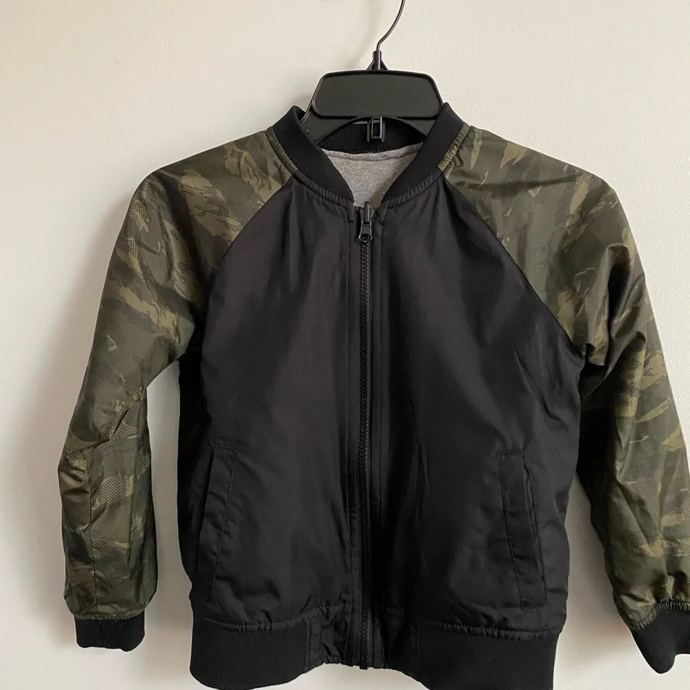 Old Navy, Boys, Reversible Jacket, Black/Camo and Heather Gray, Size S (6-7)